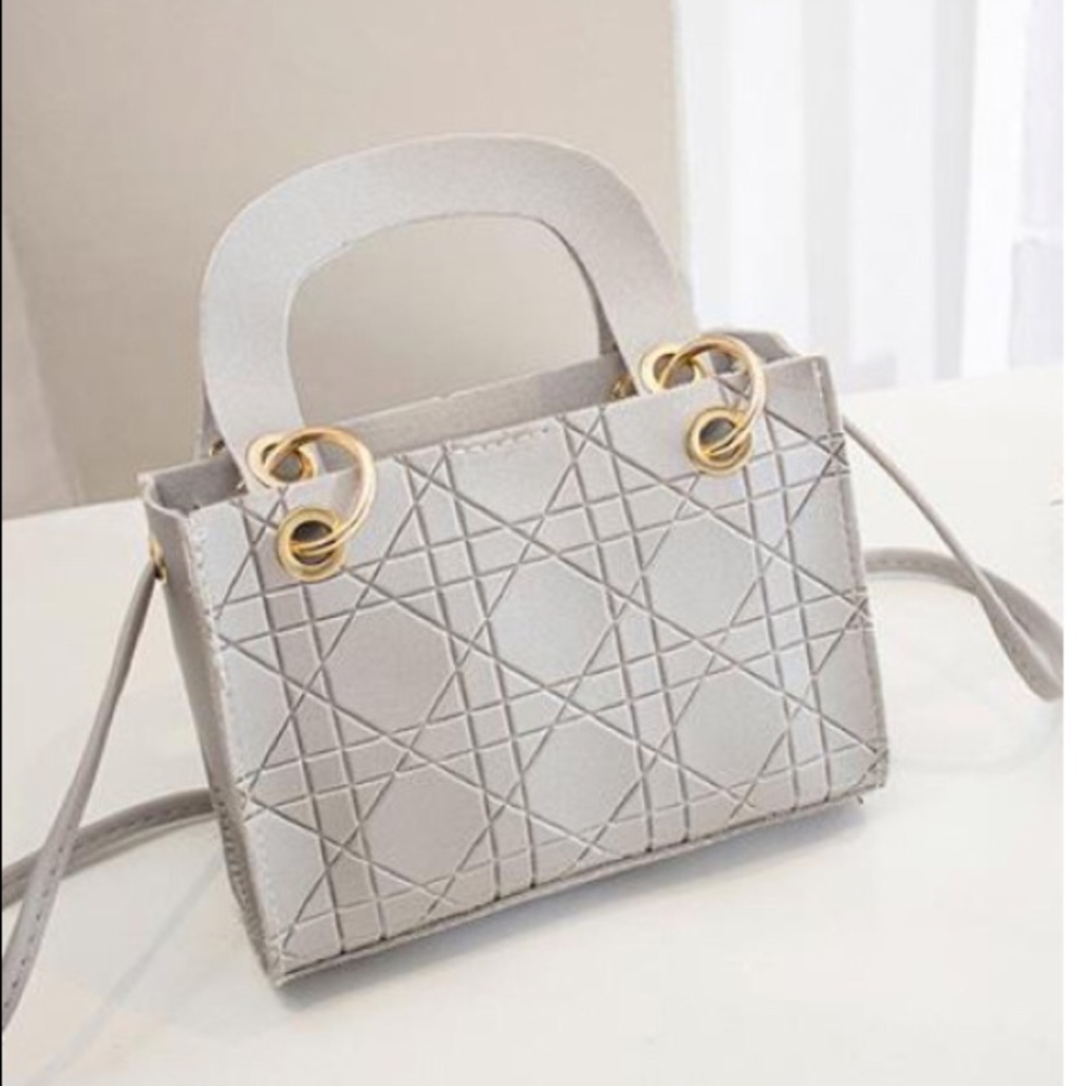 Handbags - Picture 8 of 8